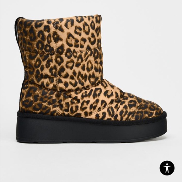 QUILTED EFFECT PLATFORM ANKLE BOOTS size 9 - Picture 6 of 7